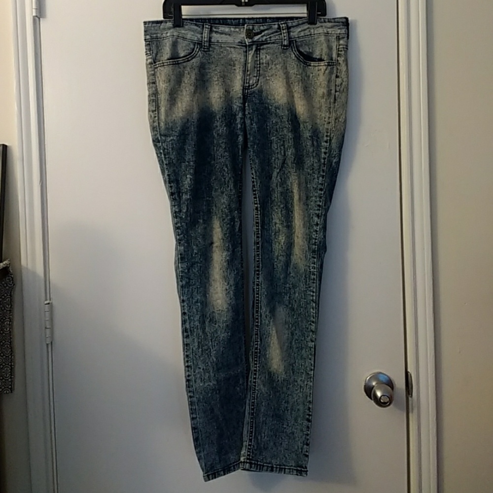 Stone washed skinny jeans